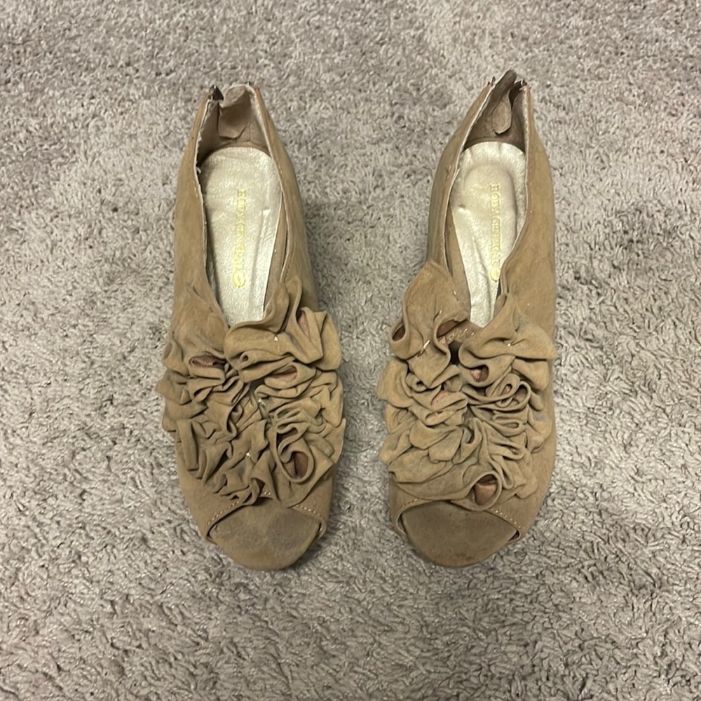 Size 7 Body Central Brown Heels